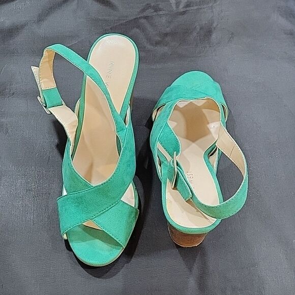 NINE WEST BLOCK HEEL PEEP TOE ADJUSTABLE BUCKLE CLOSURE SANDAL - Picture 4 of 15